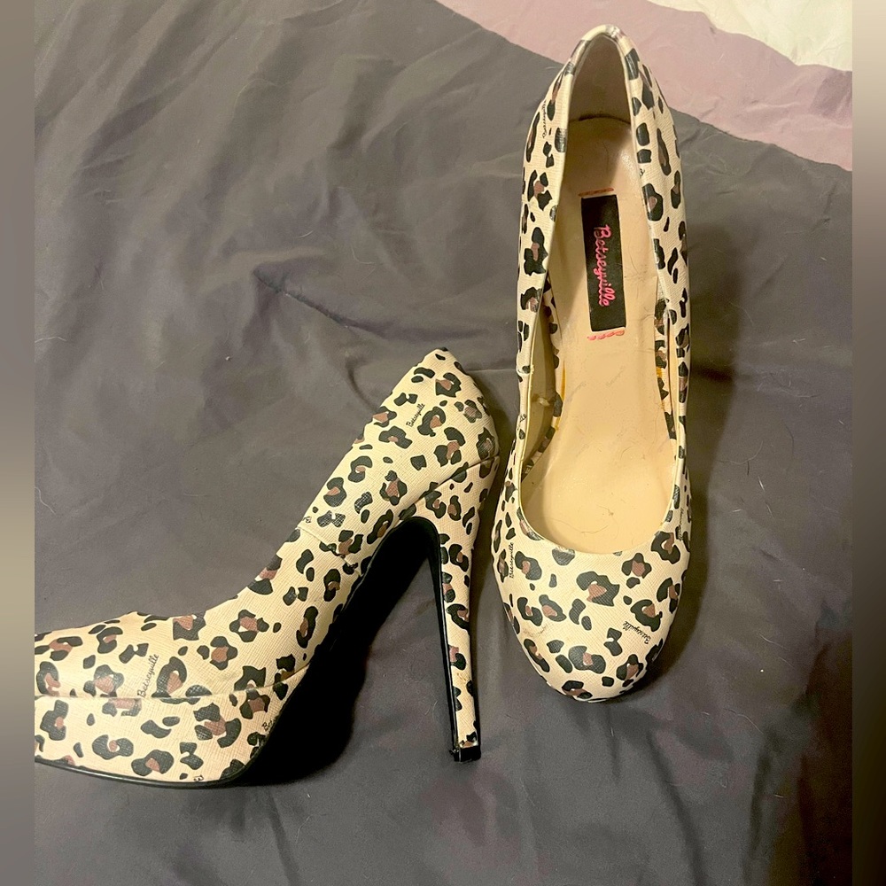 Betseyville leopard platform pumps